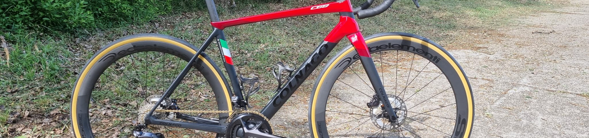 uj-kerekparok-kategoria Bianchi Oltre Race 2025 Disc karbon tárcsafékes országúti kerékpár