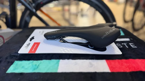 Selle Italia Flite Boost TM országúti kerékpár nyereg