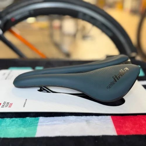 Selle Italia Novus Boost Evo Gravel TM Superflow gravel kerékpár nyereg
