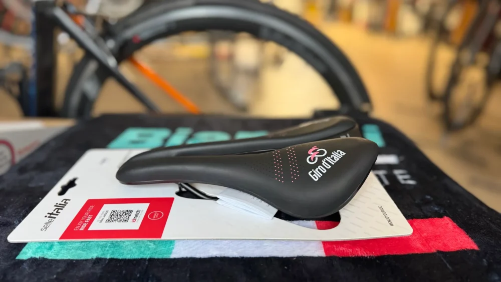 Selle Italia Novus Boost Evo TM Superflow Giro országúti kerékpár nyereg