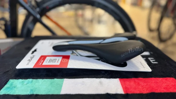 selle-italia-slr-boost-endurance-ti-316-superflow-orszaguti-kerekpar-nyereg-00 Selle Italia SLR Boost Endurance TI 316 Superflow országúti kerékpár nyereg