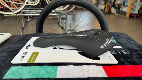 Selle Italia Diva Gel Superflow országúti kerékpár nyereg