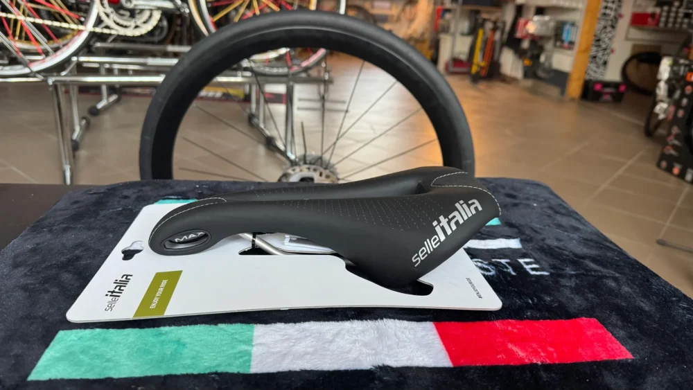 Selle Italia Max Flite Gel Superflow országúti kerékpár nyereg