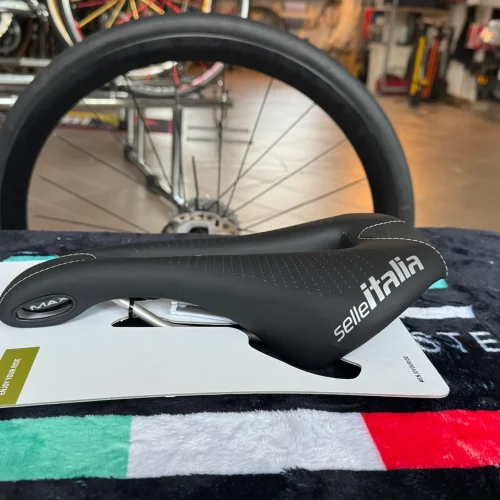 Selle Italia Max Flite Gel Superflow országúti kerékpár nyereg