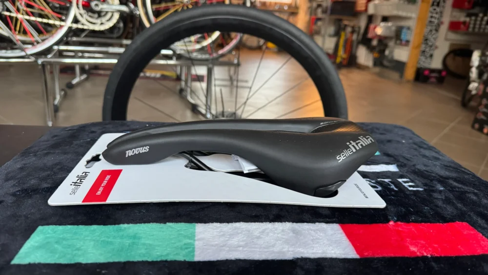 Selle Italia Novus TM Endurance Superflow országúti kerékpár nyereg
