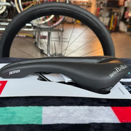 Selle Italia Novus TM Endurance Superflow országúti kerékpár nyereg