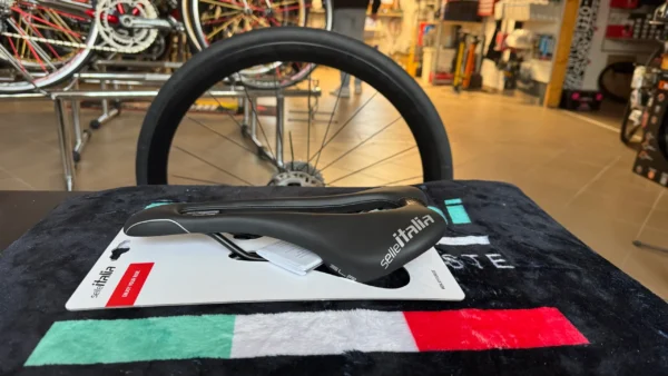 Selle Italia SLR TM Superflow országúti kerékpár nyereg