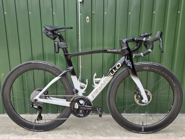 Pinarello F9 Disc karbon tárcsafékes országúti kerékpár