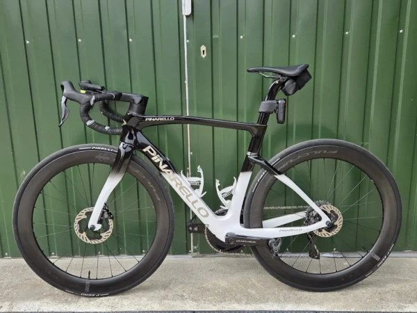 Pinarello F9 Disc karbon tárcsafékes országúti kerékpár