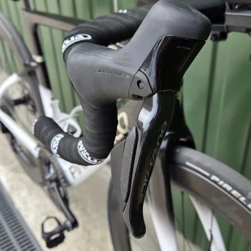 Pinarello F9 Disc karbon tárcsafékes országúti kerékpár