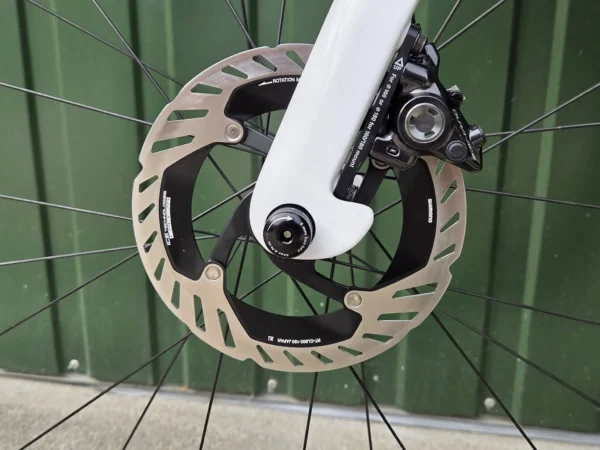 Pinarello F9 Disc karbon tárcsafékes országúti kerékpár