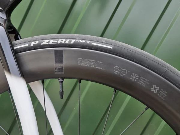 Pinarello F9 Disc karbon tárcsafékes országúti kerékpár