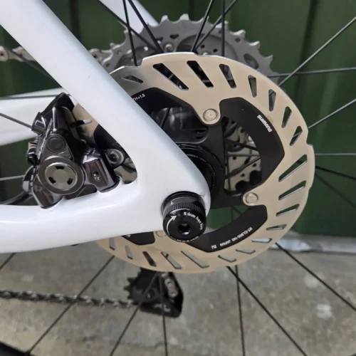 Pinarello F9 Disc karbon tárcsafékes országúti kerékpár
