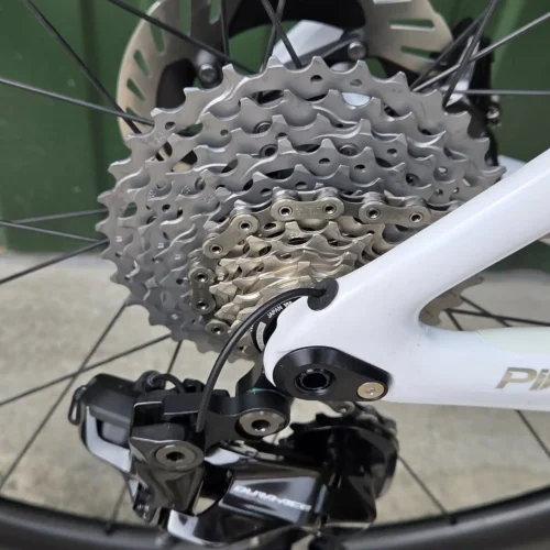 Pinarello F9 Disc karbon tárcsafékes országúti kerékpár