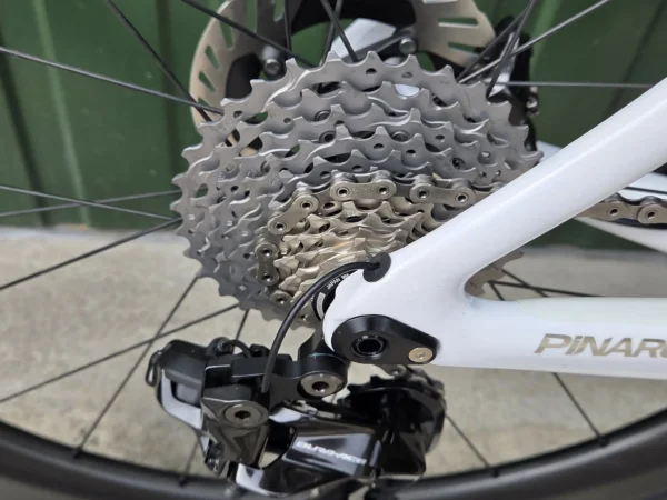 Pinarello F9 Disc karbon tárcsafékes országúti kerékpár