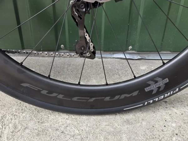 Pinarello F9 Disc karbon tárcsafékes országúti kerékpár