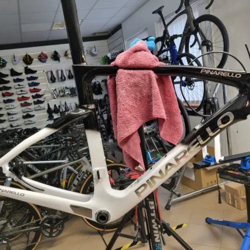 Pinarello F9 Disc karbon tárcsafékes országúti kerékpár