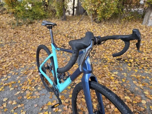 Bianchi Arcadex karbon gravel kerékpár
