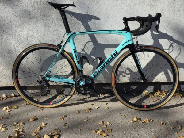 Bianchi Oltre XR3 felnifékes karbon aero országúti kerékpár
