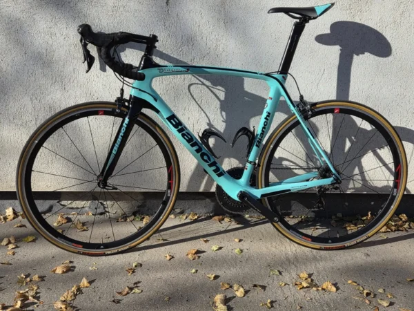 Bianchi Oltre XR3 felnifékes karbon aero országúti kerékpár