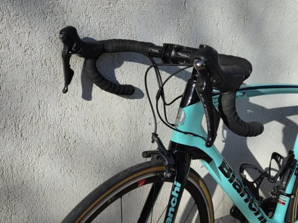 Bianchi Oltre XR3 felnifékes karbon aero országúti kerékpár