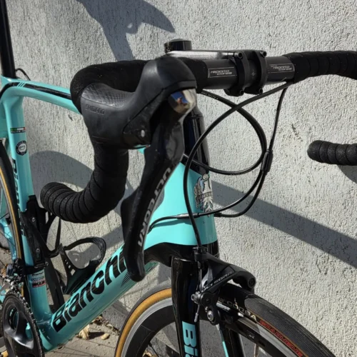 Bianchi Oltre XR3 felnifékes karbon aero országúti kerékpár