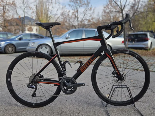 BMC RoadMachine 01 karbon tárcsafékes országúti kerékpár
