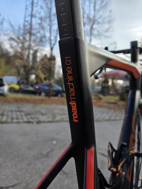 BMC RoadMachine 01 karbon tárcsafékes országúti kerékpár