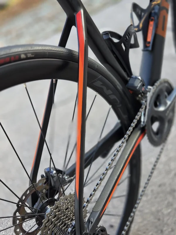 BMC RoadMachine 01 karbon tárcsafékes országúti kerékpár