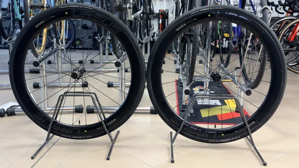 Ursus Miura TC47 Disc tárcsafékes karbon országúti kerékszett