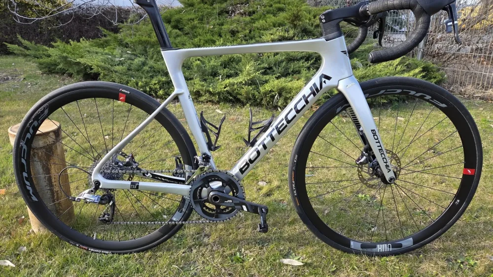 Bottecchia Aerospace karbon tárcsafékes aero országúti kerékpár