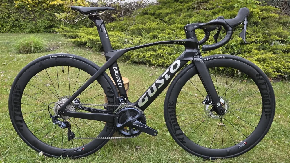 Gusto Duro Evo karbon tárcsafékes aero országúti kerékpár
