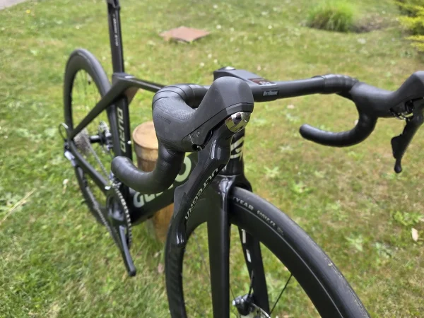 Gusto Duro Evo karbon tárcsafékes aero országúti kerékpár