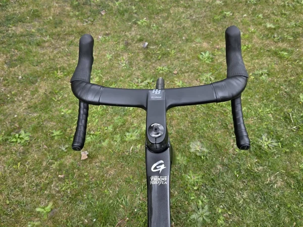 Gusto Duro Evo karbon tárcsafékes aero országúti kerékpár