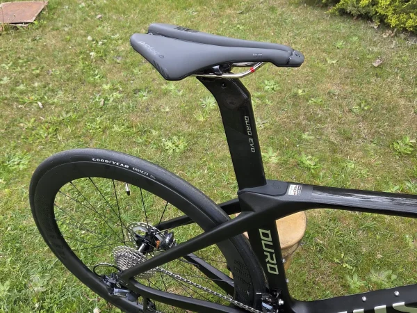 Gusto Duro Evo karbon tárcsafékes aero országúti kerékpár