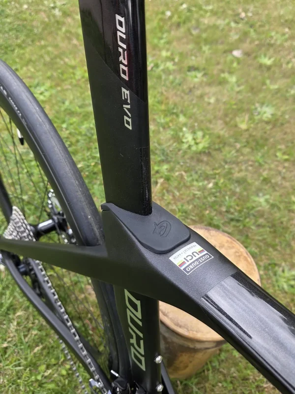 Gusto Duro Evo karbon tárcsafékes aero országúti kerékpár