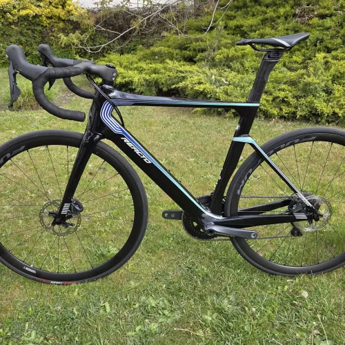 Merida Reacto karbon tárcsafékes aero országúti kerékpár