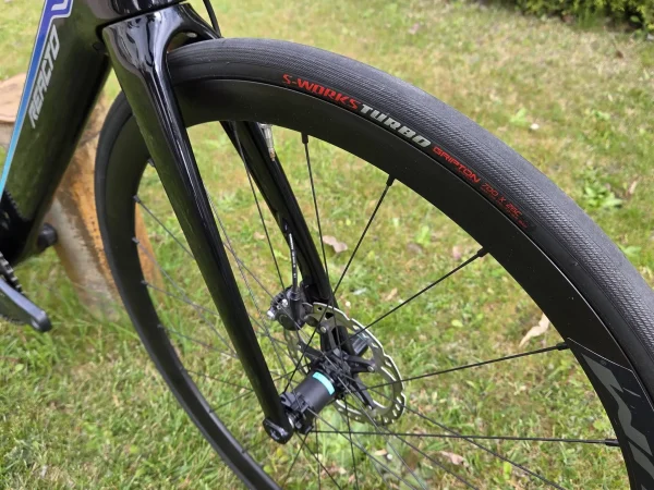 Merida Reacto karbon tárcsafékes aero országúti kerékpár