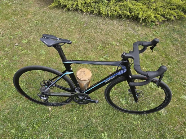 Merida Reacto karbon tárcsafékes aero országúti kerékpár