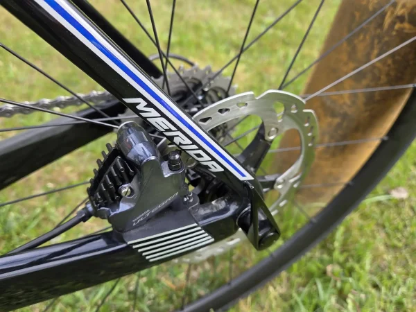 Merida Reacto karbon tárcsafékes aero országúti kerékpár