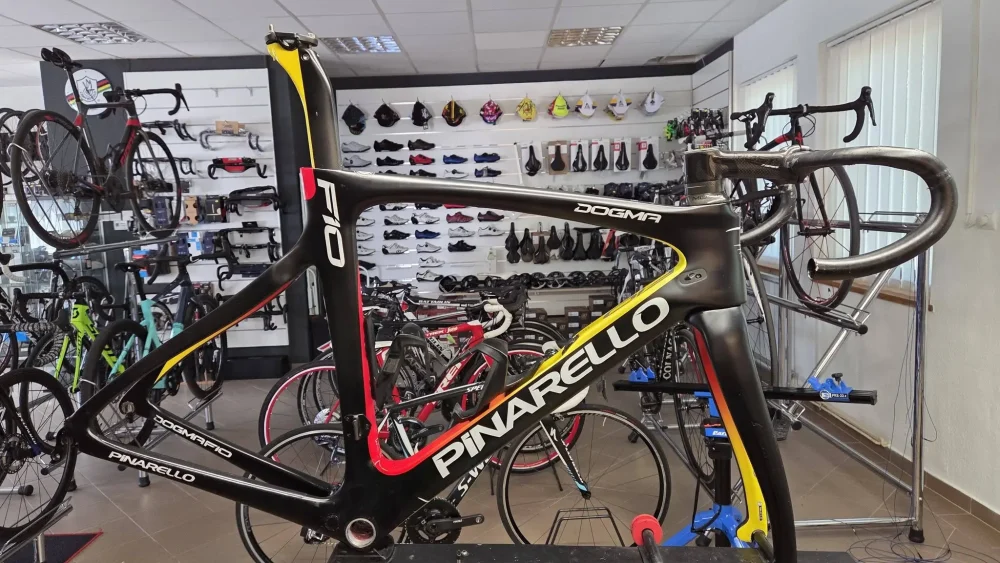 Pinarello Dogma F10 karbon országúti vázszett