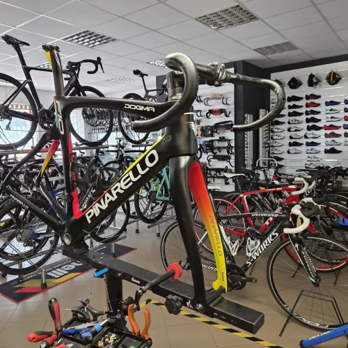 Pinarello Dogma F10 karbon országúti vázszett