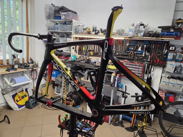 Pinarello Dogma F10 karbon országúti vázszett