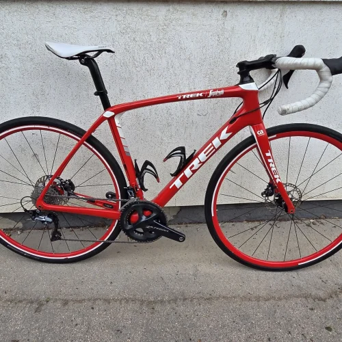 Trek Domane Team Issue Project One tárcsafékes karbon endurance országúti kerékpár