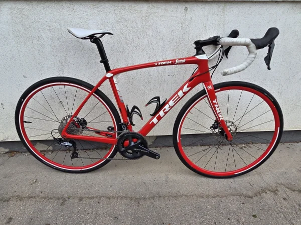 Trek Domane Team Issue Project One tárcsafékes karbon endurance országúti kerékpár