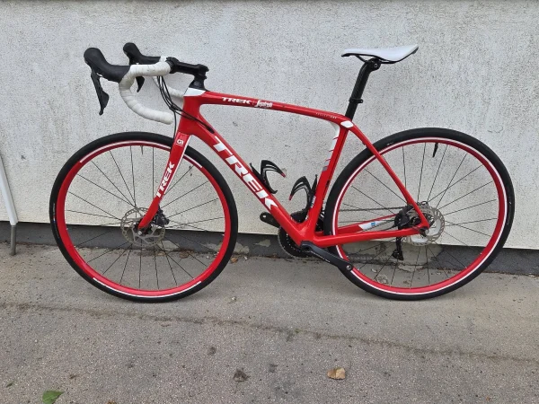 Trek Domane Team Issue Project One tárcsafékes karbon endurance országúti kerékpár