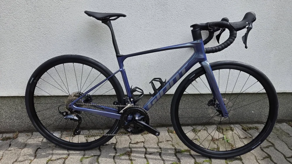 Giant Defy Advanced Pro 0 karbon tárcsafékes endurance országúti kerékpár