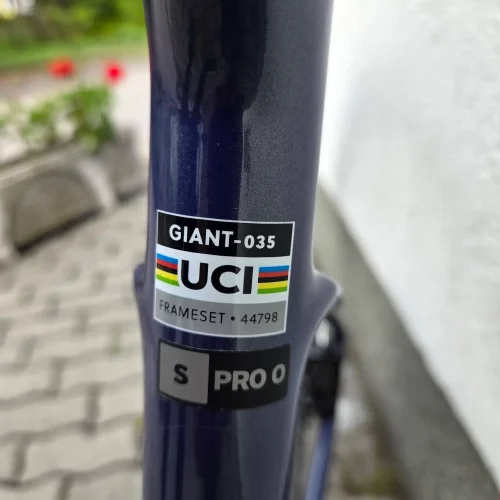 Giant Defy Advanced Pro 0 karbon tárcsafékes endurance országúti kerékpár