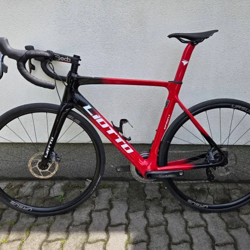 liotto-sprint-olasz-karbon-tarcsafekes-aero-orszaguti-kerekpar-01 Liotto Sprint olasz karbon tárcsafékes aero országúti kerékpár