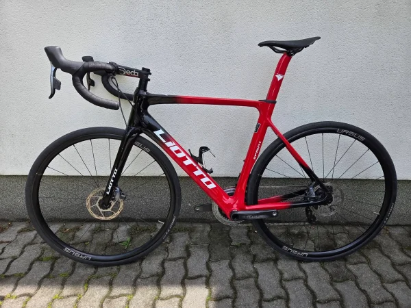 liotto-sprint-olasz-karbon-tarcsafekes-aero-orszaguti-kerekpar-01 Liotto Sprint olasz karbon tárcsafékes aero országúti kerékpár